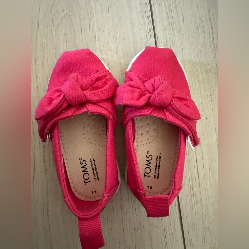 TOMS SIZE 5T